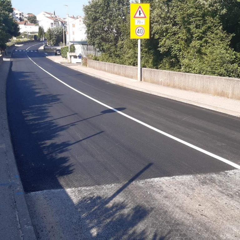 Fotografija novog sloja asfalta