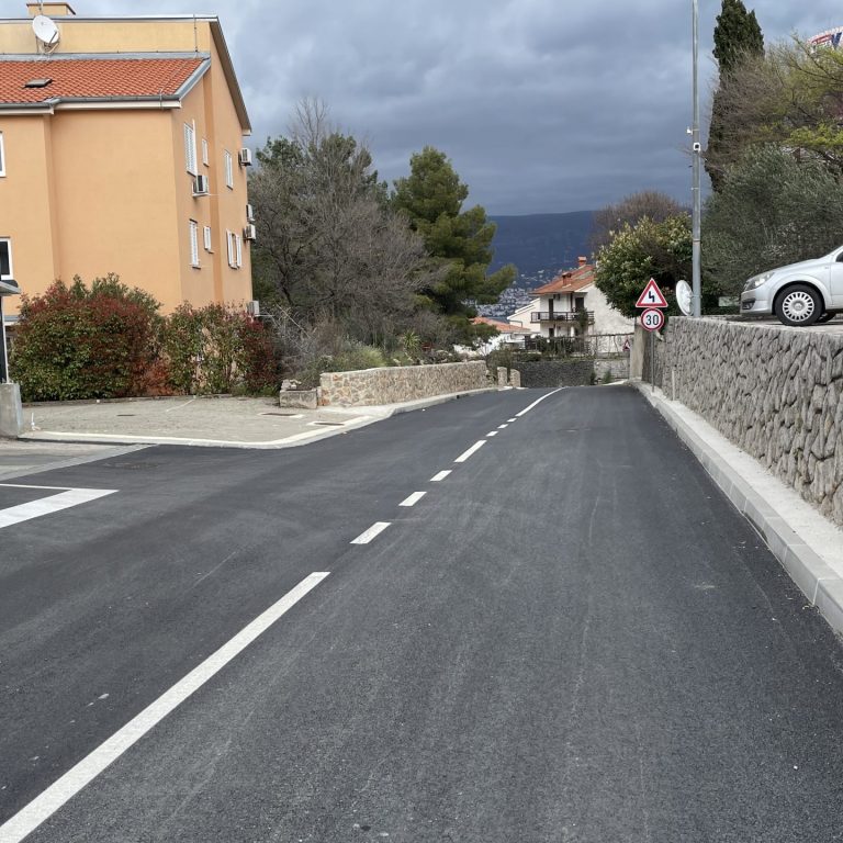 Fotografija novog sloja asfalta