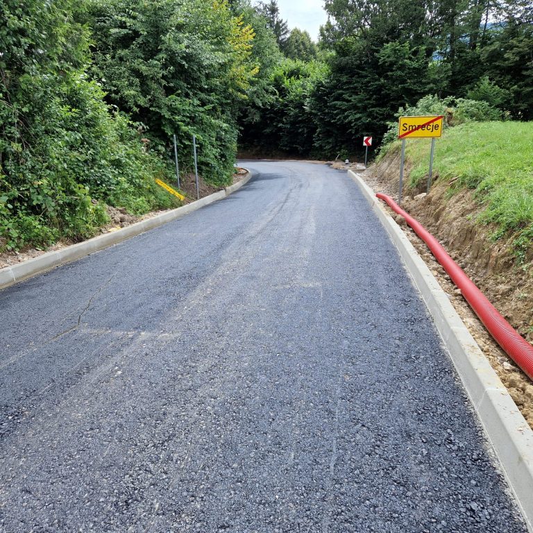 Fotografija asfaltiranja ceste
